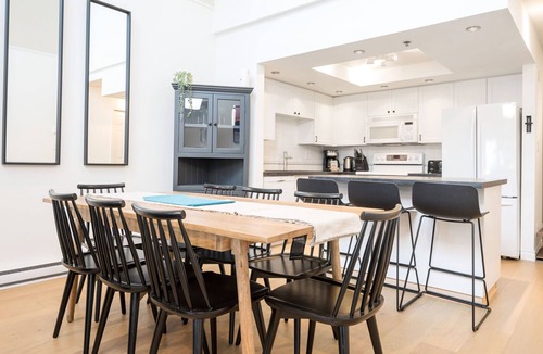 Blueberry Hill Condo | 2BR+Loft | Modern & Spacious | Hot Tub & Sauna | Private Balcony | Fireplace