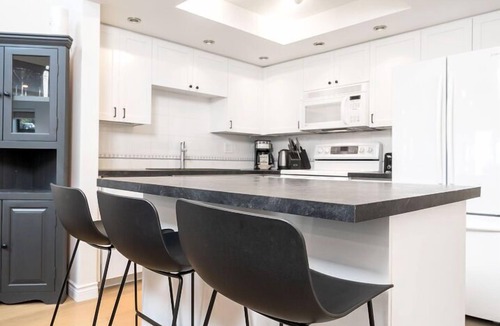 Blueberry Hill Condo | 2BR+Loft | Modern & Spacious | Hot Tub & Sauna | Private Balcony | Fireplace