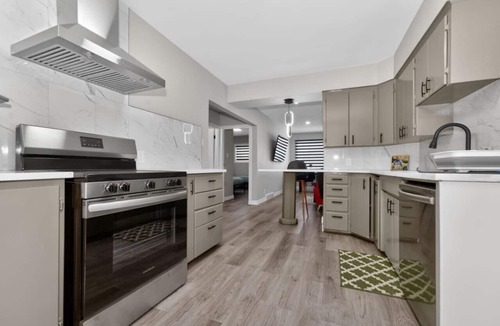 Highland Park House | 2BR Suite Near YYC Airport & Downtown - 4324 – UP