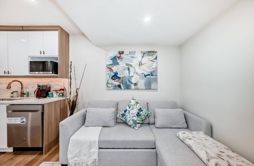 Southeast Calgary Apartment | 2BR Suite | Seton | Spruce Meadows | WiFi | Pkg| South Campus Hospital