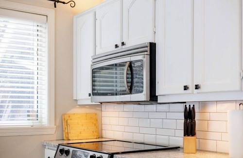 Newton Apartment | 2BR Surrey Pool Suite Near White Rock