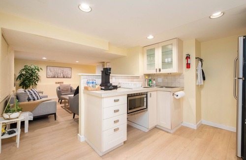 West Side House | 2BR Trafalgar Retreat near UBC & Pacific Spirit
