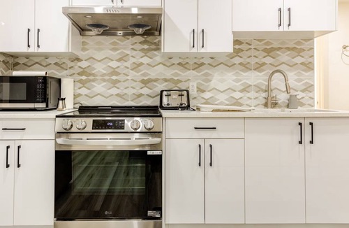 Evanston House | 3 BdR Suite in Calgary - Enjoy Rockies, Banff, Lake Louise, Dinosaur museum