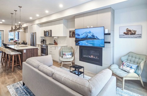 Panorama House | 3 BDRM NEW townhome at Nordix w/private hot tub