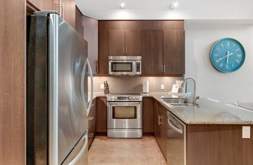 Sicamous Condo | 3 Bed 3 bath Penthouse on Mara, Pool, Gym, Steam room