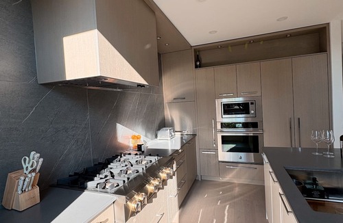 South Pandosy House | 3-bedroom townhome with roof top patio - Gyro Beach across the street