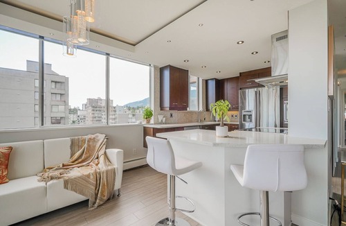 Ambleside Condo | 3 minute walk to the beach! NEW LISTING! FIFA Home Base! Luxury Waterfront Condo