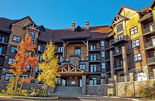 Golden Hotel | 3-Star Hotel ∙ Glacier Mountaineer Lodge