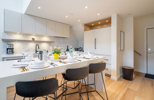 Blackcomb Apartment | 3BDR Luxury Ski-In&Out w/Pool&Hot Tub|Prime Loc.