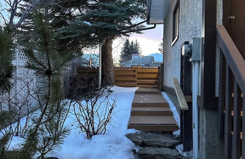 Southwest Calgary House | 3BR 2BA Walkout basement Fully backs onto provincial Park pooltable&foosball.