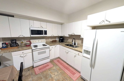 Abbotsford House | 3BR comfy Suite with Patio, gaming room and dedicated working space Abbotsford