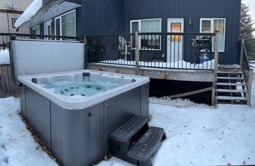 East Kootenay Apartment | 3BR Oasis with Private Hot Tub & Sauna. Walk to Ski Hill