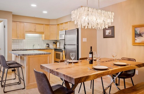 Blackcomb House | 3BR Spacious Townhome | Private Bike Storage | Ski Home