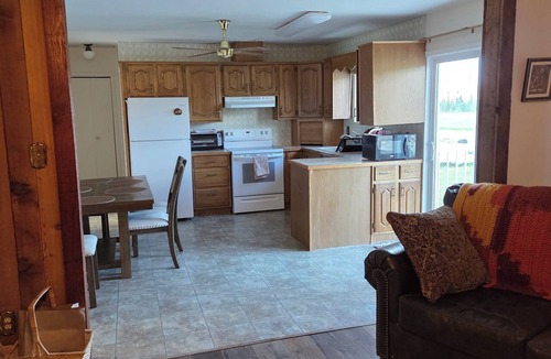 Cadomin House | 4 Bedroom House Nestled In the Foothills Of The Rockies