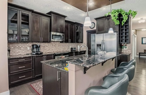 Panorama Hills House | 4 Bedroom Luxury Home in Panorama Hills NW - Minutes to Hwy, Airport Stampede DT
