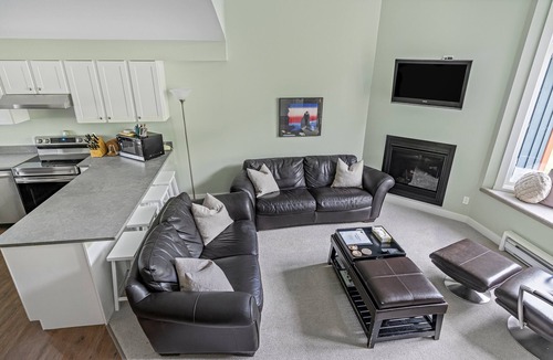 Silver Star Mountain Hotel | 4 Bedroom Suite - Ski-in Ski-out with Hot Tub & loft - Sleeps 17!