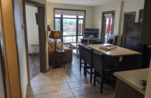 South Pandosy Condo | #401, Playa Del Sol Pool View 2 Bedroom