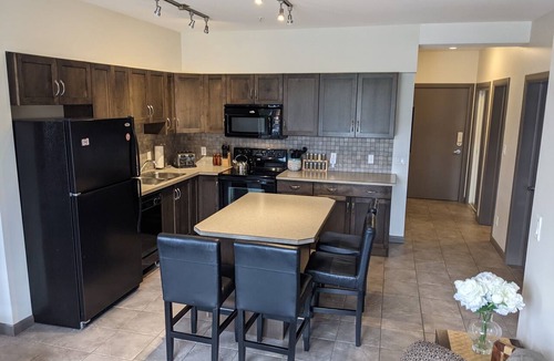 South Pandosy Condo | #401, Playa Del Sol Pool View 2 Bedroom