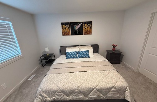 Southwest Calgary House | 4BR Family Home | Free Parking | Calgary | Near Banff & Stampede