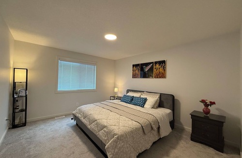 Southwest Calgary House | 4BR Family Home | Free Parking | Calgary | Near Banff & Stampede