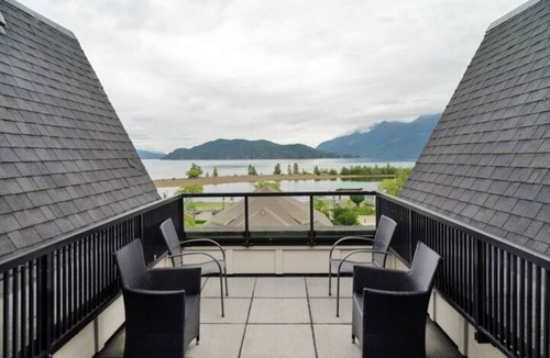 Harrison Hot Springs Apartment | 4BR Penthouse Rooftop of Harrison