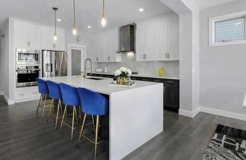 Evanston House | 5 bedroom 3 full bathroom