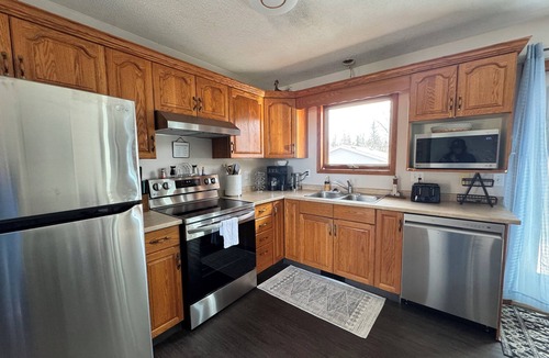 Sylvan Lake House | 5 bedroom full house just steps to the Exciting Lakeshore Drive!