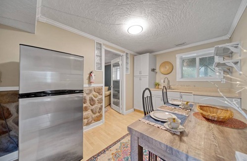 Sooke House | 5 bedroom house with hot tub in a quiet street