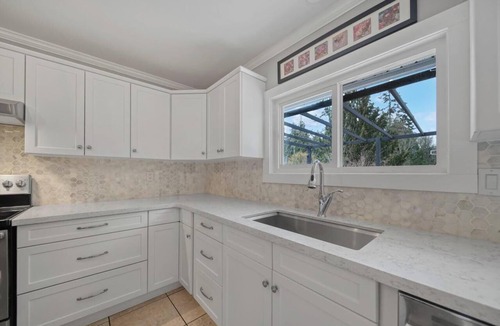 Sooke House | 5 bedroom house with hot tub in a quiet street