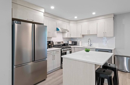Whyte ave House | 5BR Townhouse ● 4 Ensuites ● Near U of A, Whyte & DT