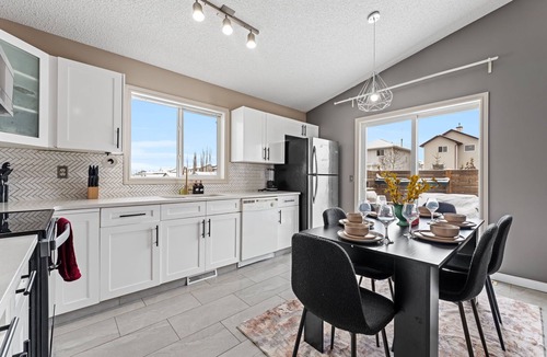 Southeast Edmonton House | 5BR Wild Rose* Meadows | AC | Garage | Sleeps 12