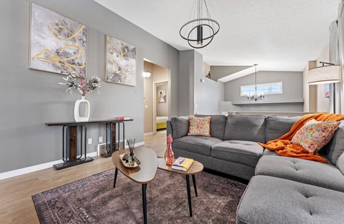 Southeast Edmonton House | 5BR Wild Rose* Meadows | AC | Garage | Sleeps 12