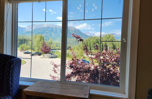 Fernie House | 7BD | Family & Friends | 360 Views ! | A/C |Sauna