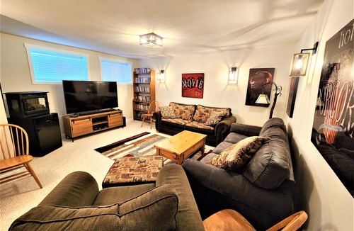 Fernie House | 7BD | Family & Friends | 360 Views ! | A/C |Sauna