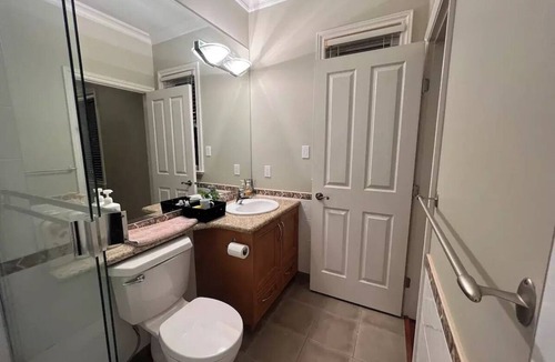 Richmond House | A lucky en-suite with private entrance close to YVR Ferry