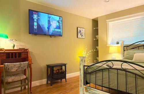 Regional District of Nanaimo House | A Room of One's Own-A perfect getaway by the sea in North Nanaimo
