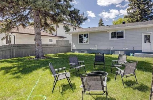 Radisson Heights - Albert Park House | AC, 95 min Banff, Local Coffee,Walk to Restaurants