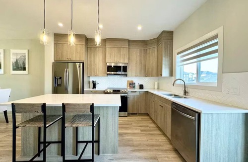 Cochrane House | AC | BBQ | FIRE PIT | GAME ROOM | BALCONY | PATIO