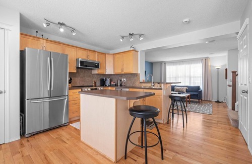 Cochrane House | Adventure Base in Cochrane | Fire Pit + Pet-Friendly + Close to Mountains