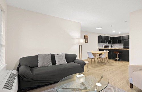 Central Okanagan Condo | Afternoon Okanagan Sunshine - Steps To The Beach