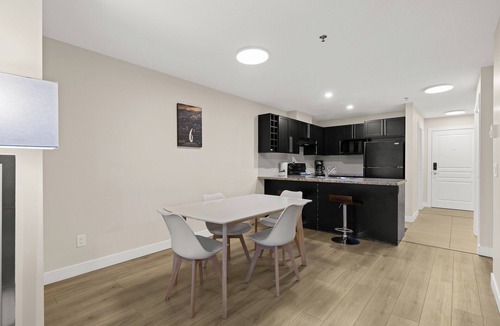 Central Okanagan Condo | Afternoon Okanagan Sunshine - Steps To The Beach