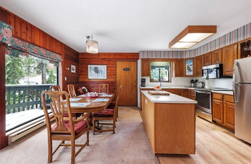 Courtenay Ski Chalet | Airie at Mount Washington