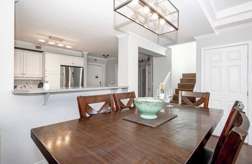 North End House | Amazing, vast townhouse on Lake Okanagan.