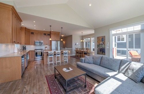 Osoyoos House | Amazing Views at The Cottages on Osoyoos Lake