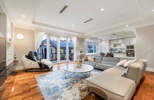 West Side Villa | An Amazing StarHouse in Westside Vancouver