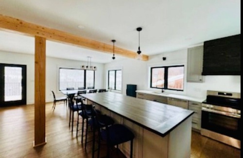 Apex Mountain Ski Chalet | Apex Mountain - Boards `n` Blades Chalet