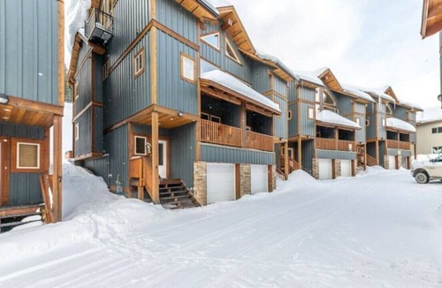 Apex Mountain House | Apex Ski-in/Ski-Out Townhome w/hot tub!