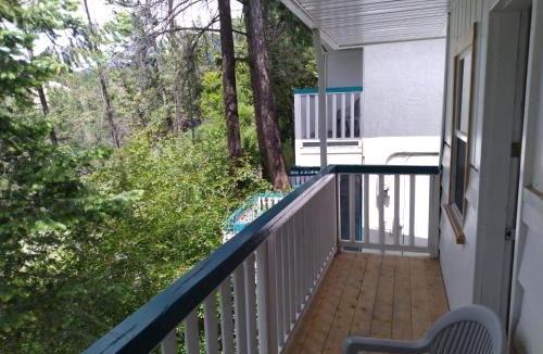 Radium Hot Springs Apartment | AppleTree Inn