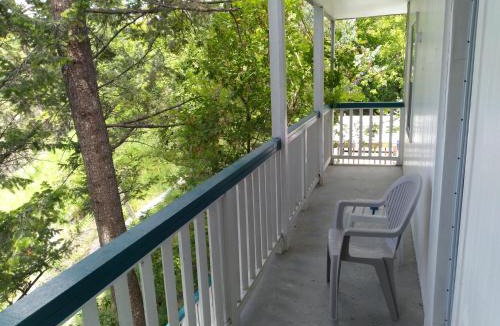 Radium Hot Springs Apartment | AppleTree Inn