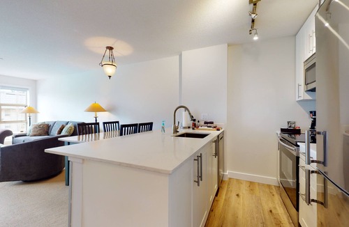 Upper Village Condo | Aspens #461 Prime Ski-in Ski-out Location! Pool, Hot tubs, BBQ, sleeps 4
